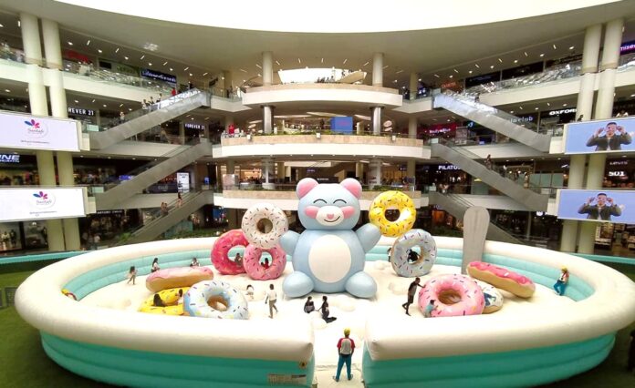 Un mundo de dónuts gigantes, en el Centro Comercial Santafé
