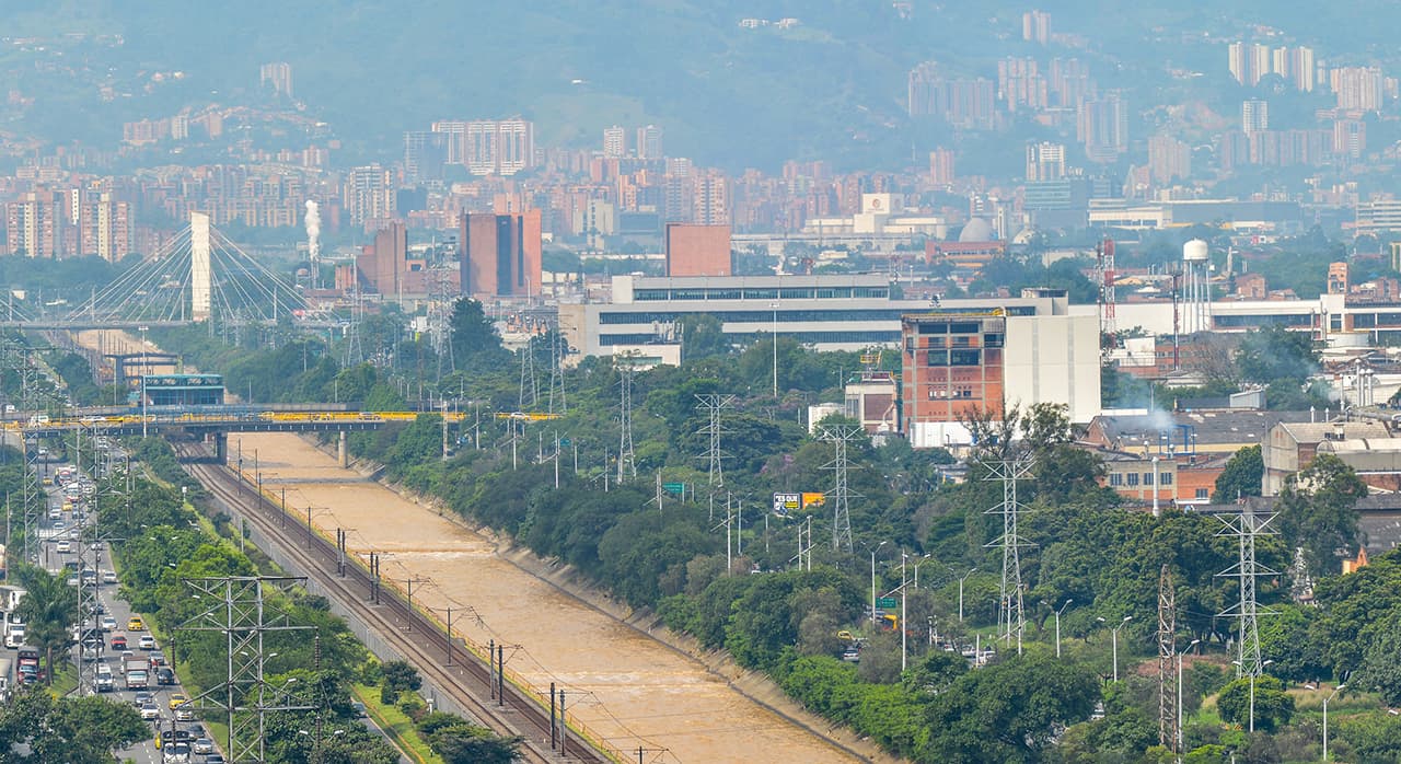 Alerta Roja Por Desbordamientos En El Río Medellín