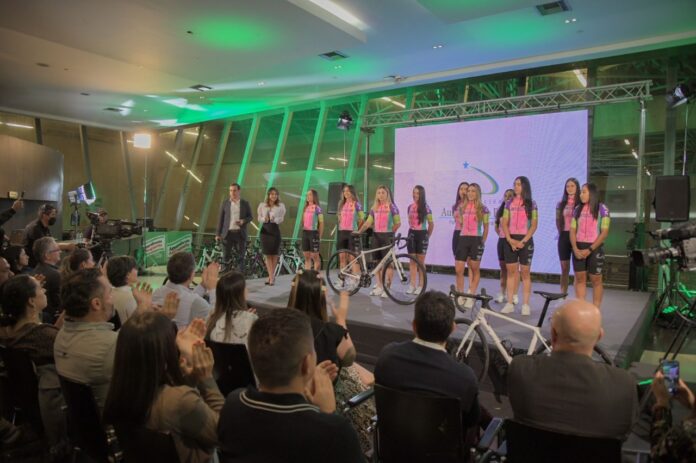 Conformado el primer equipo de ciclismo femenino de Antioquia