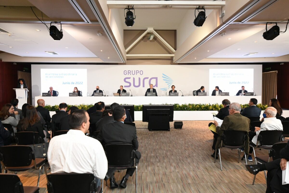 Los nuevos integrantes de la junta directiva del Grupo Sura
