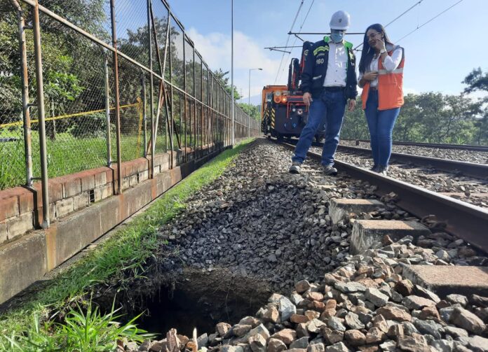 Una nueva socavación de la vía férrea genera contingencia en el Metro de Medellín