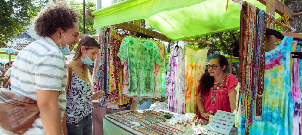 Vuelve el tradicional Mercado Artesanal Sanalejo al parque Bolívar, de Medellín