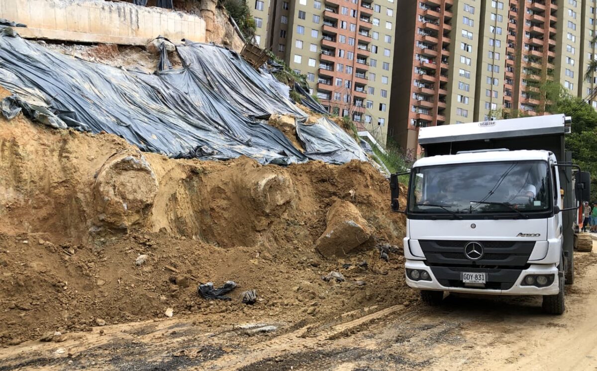 Habilitaron el paso a un carril para vehículos particulares en Rodeo Alto, Medellín