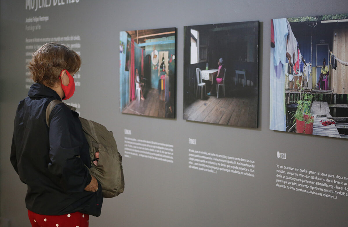 Exposición “Mujeres del Río”, en Comfenalco La Playa