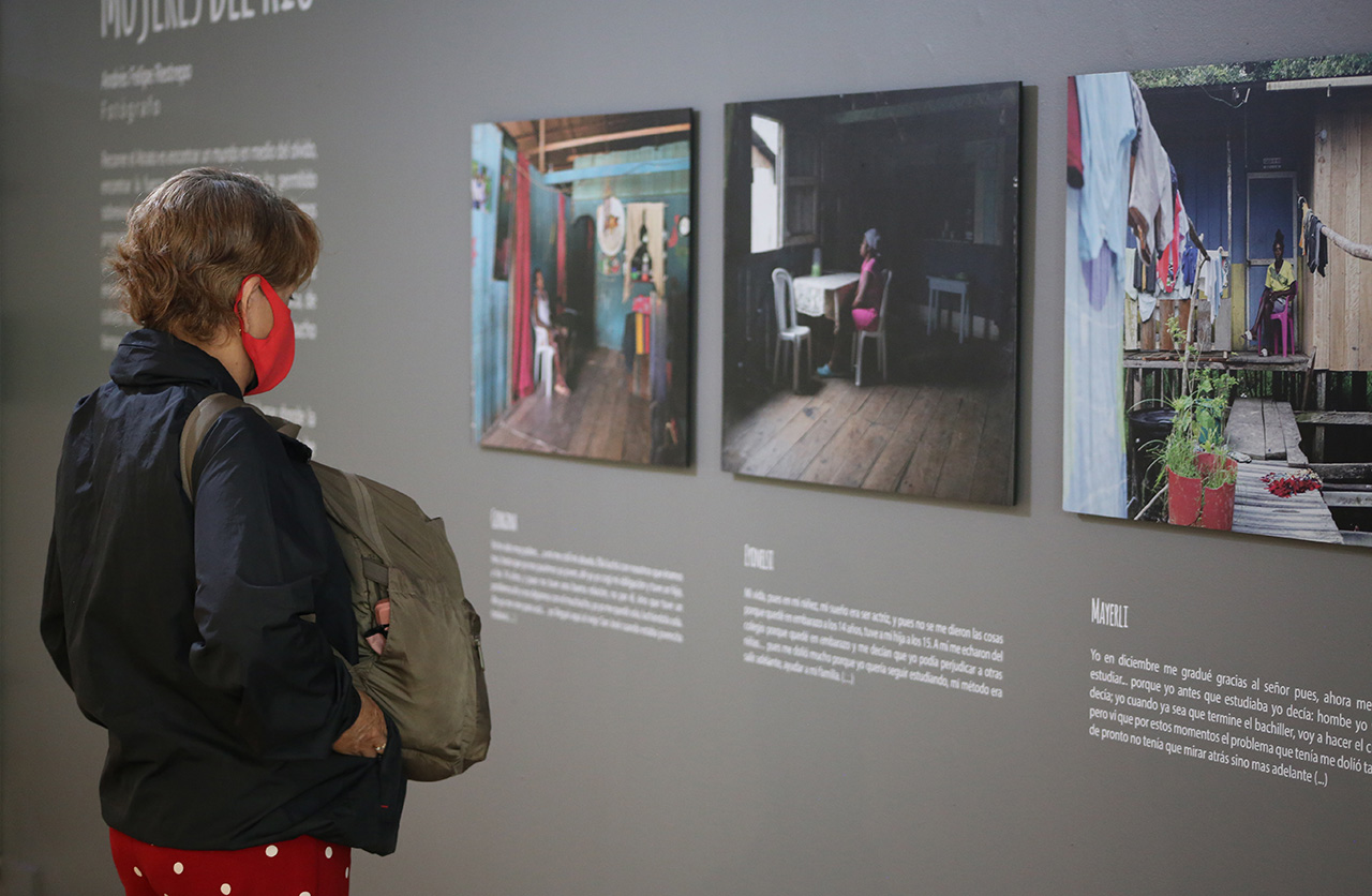 Exposición “Mujeres del Río”, en Comfenalco La Playa