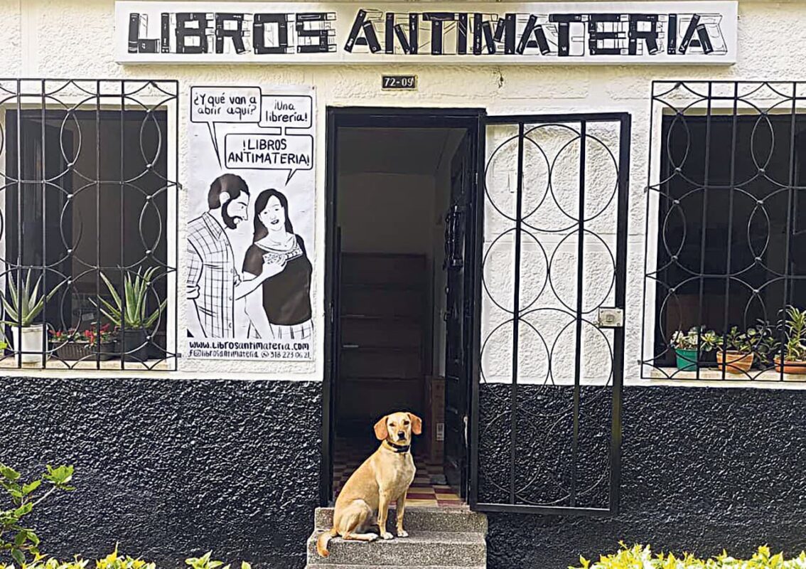 Visitar la librería Antimateria