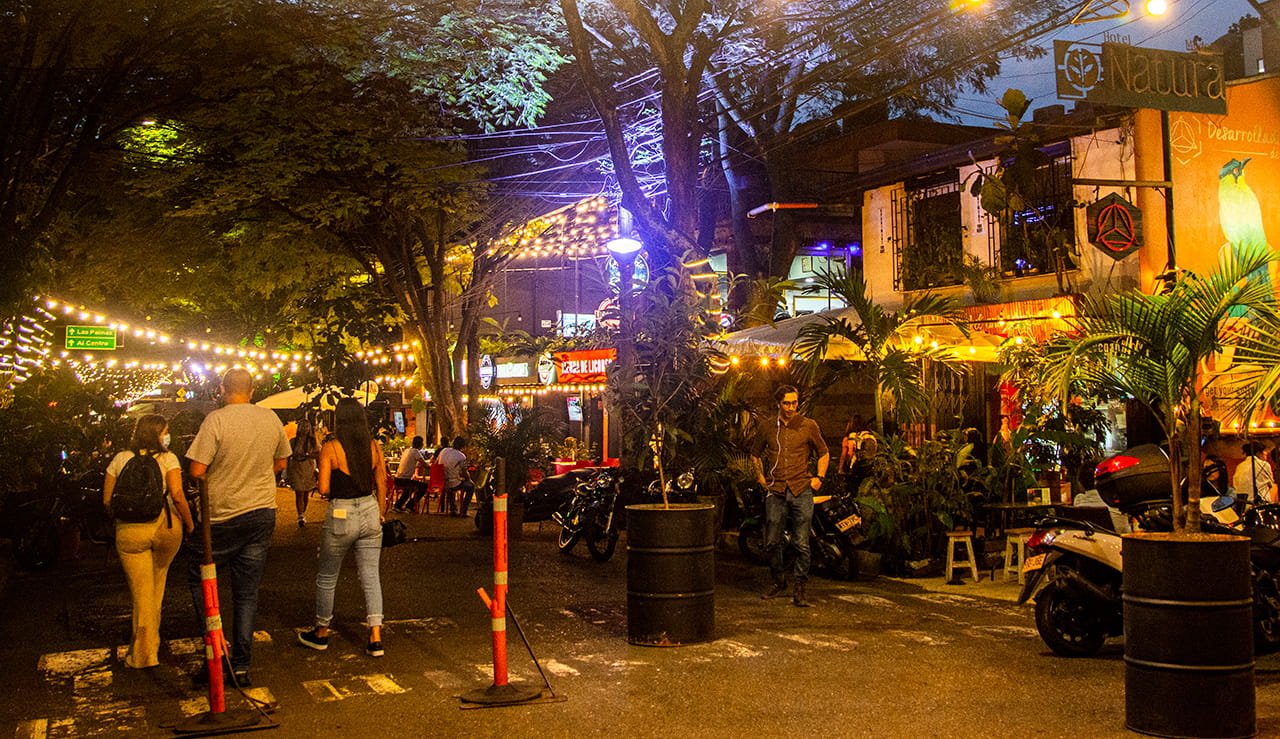 Vuelve el toque de queda en Medellín y El Poblado para menores de edad