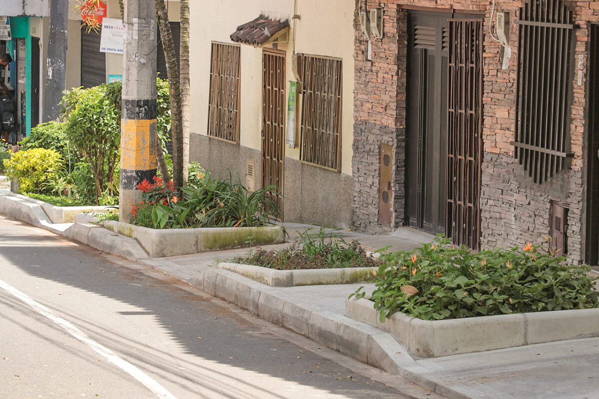 Andenes más seguros en el barrio Uribe Ángel, de Envigado