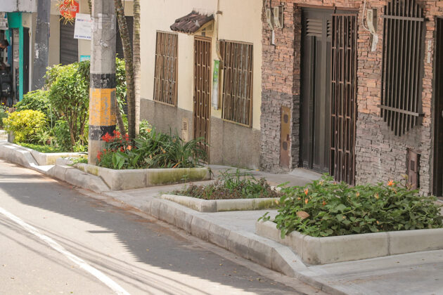 Andenes más seguros en el barrio Uribe Ángel, de Envigado