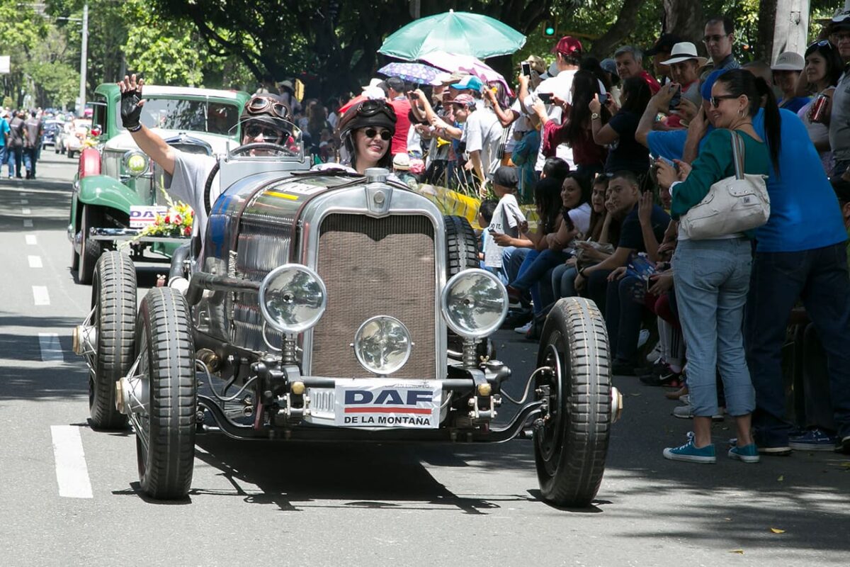 Cierres viales por el Desfile de Autos Clásicos, este sábado 13 de agosto