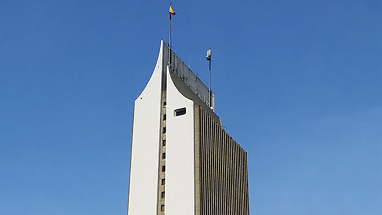 Una exposición fotográfica para celebrar los 50 años del edificio Coltejer