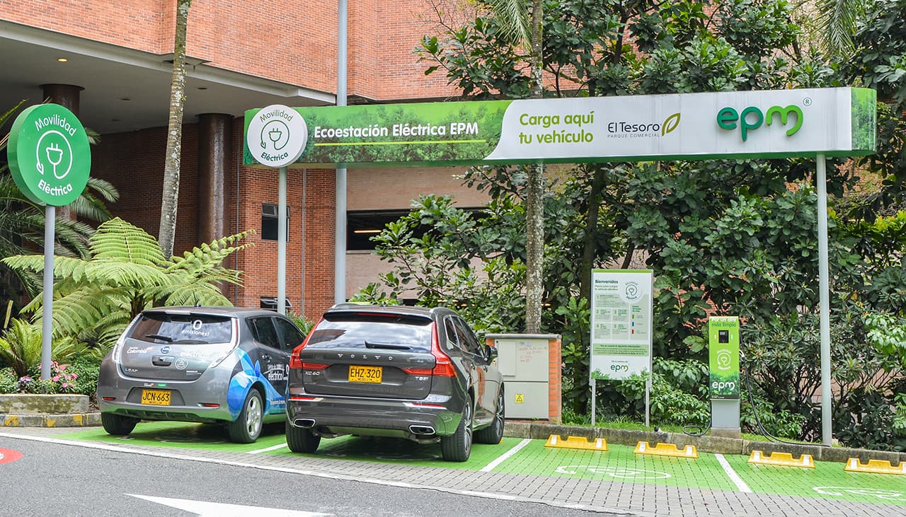 Prohibida la venta de vehículos a gasolina en Medellín