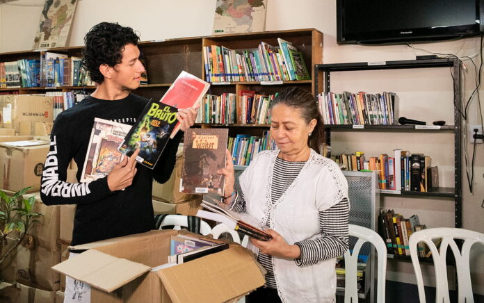 Barcelona donó 7.200 libros para las 26 bibliotecas populares y comunitarias de Medellín