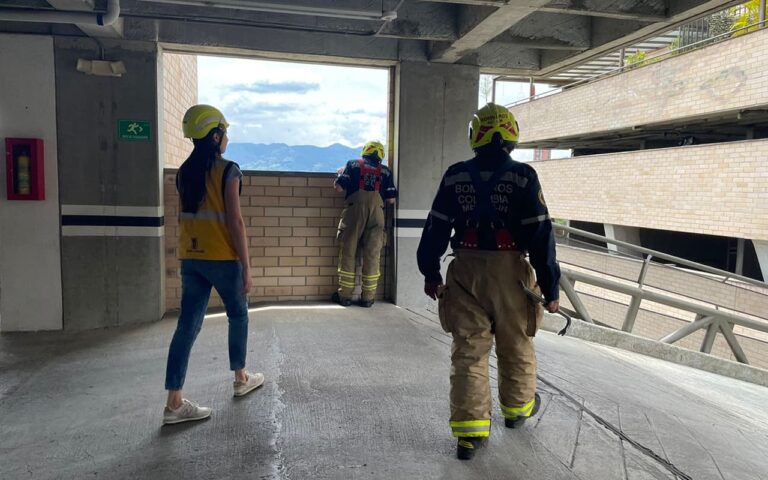 Finalizó la evacuación preventiva de los 140 apartamentos de la Urbanización Interclub, en El Poblado
