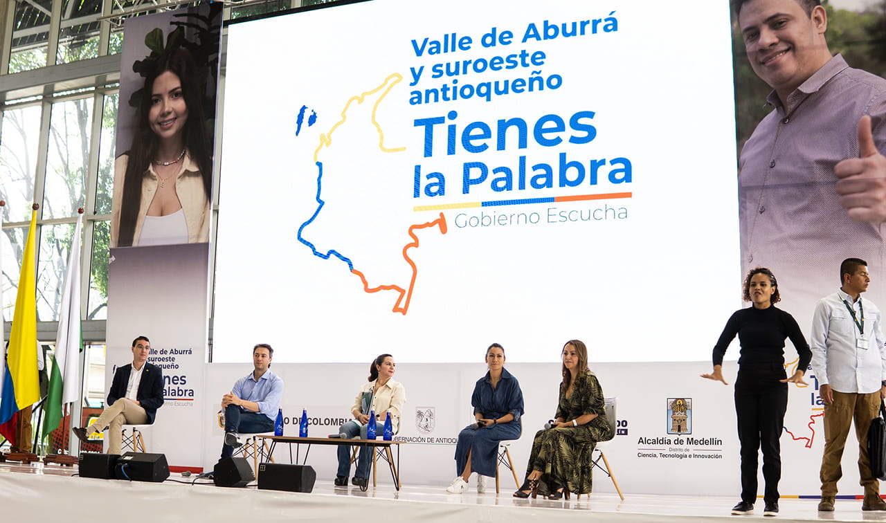 Diálogos Regionales Vinculantes en Medellín con participación masiva y discurso polémico de Daniel Quintero