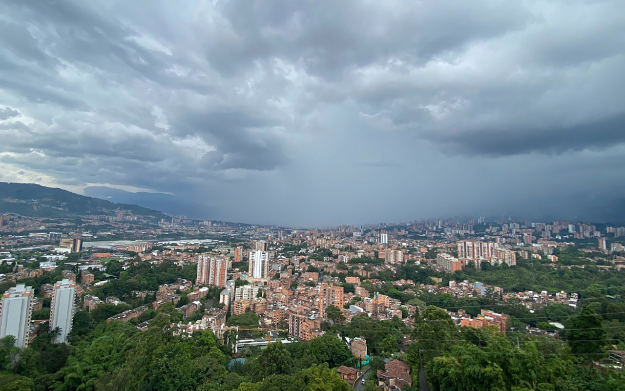Fuerte aguacero en Medellín y el Valle de Aburrá