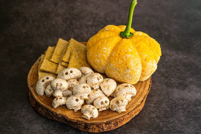 Recetas para Halloween Dip de queso y champiñones calavera