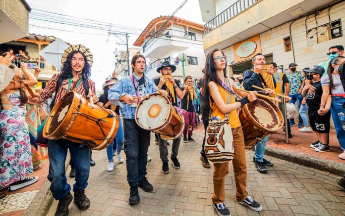 Un carnavalito de música Andina, en El Carmen de Viboral