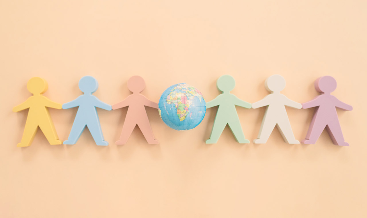 Seres humanos apoyando a otros seres humanos