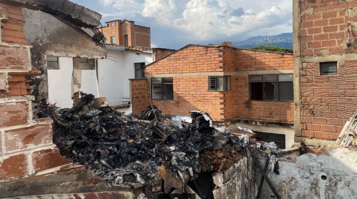 Evacuación temporal de cuatro viviendas en Belén Rosales, tras accidente aéreo