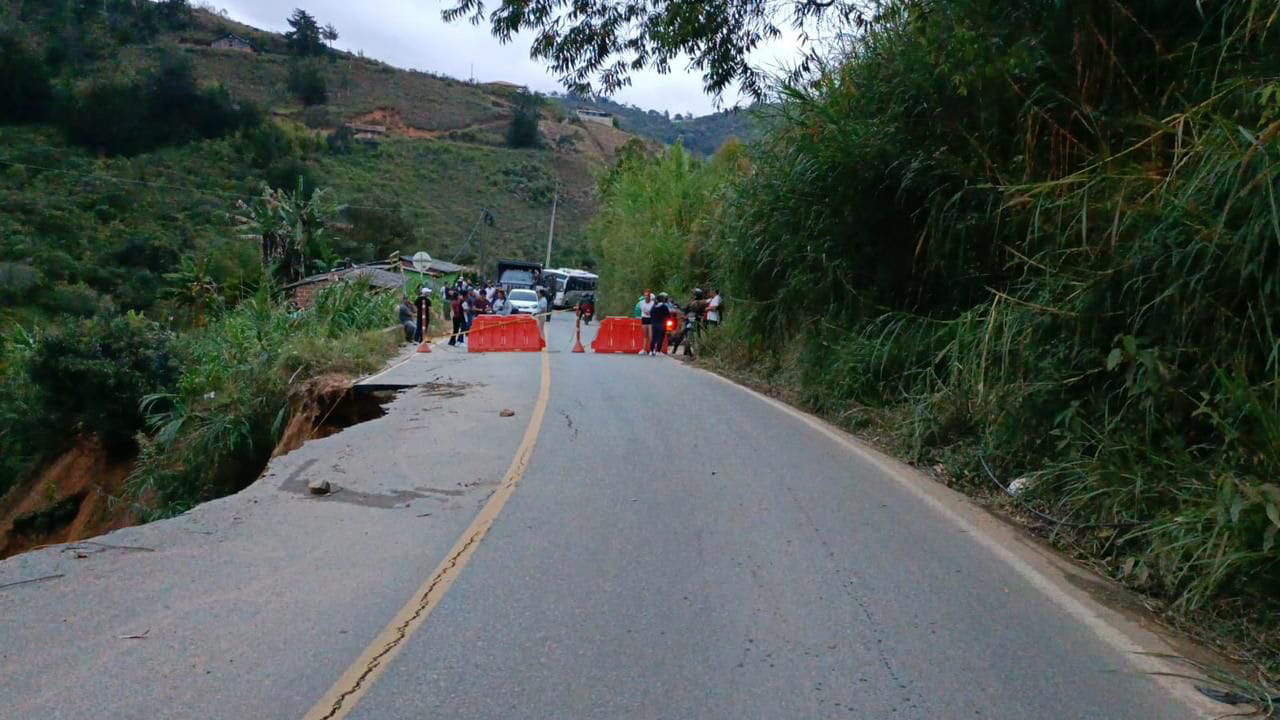 Pérdida de banca en la vía Marinilla y El Peñol