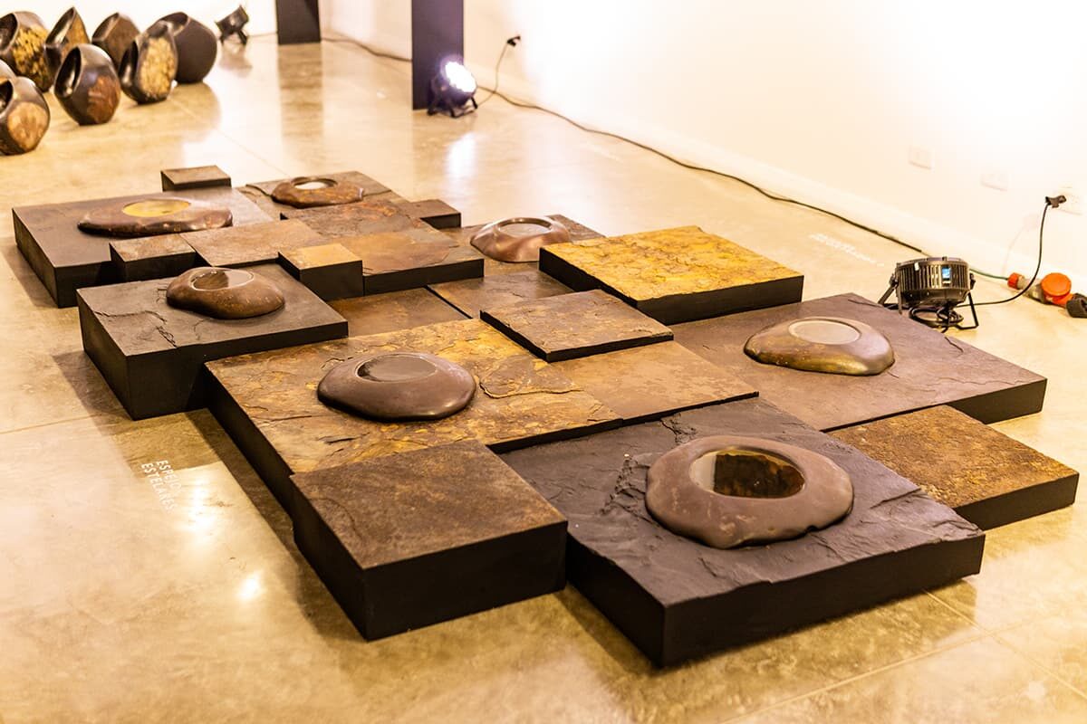 La exposición de Hugo Zapata en La Casa Blanca es una muestra monumental de la obra reciente del artista.