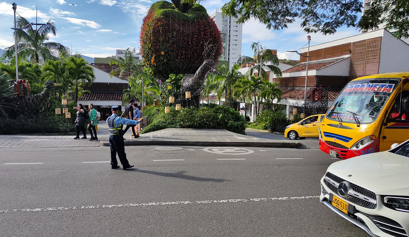 Agentes de tránsito regularán la movilidad en cinco centros comerciales de El Poblado