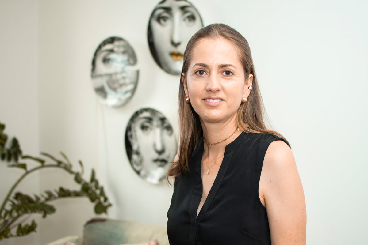 Elisa Escobar es la creadora de Blunua, una marca de joyas cuyo servicio es totalmente en línea y atiende a todo el país