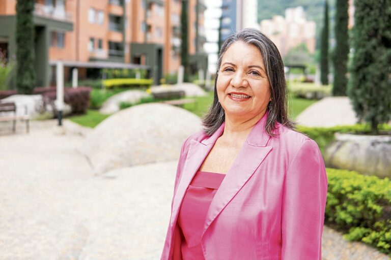 Edilia Tapiero, la voz de El Poblado en el Cabildo Mayor