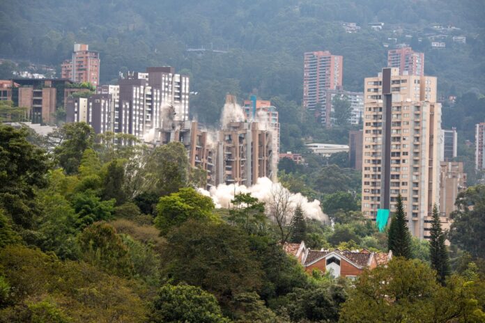 Se realizó la implosión del Continental Towers