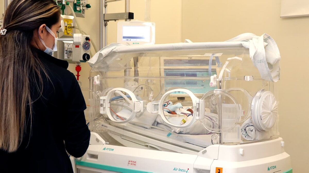Ocho nuevas incubadoras para bebés prematuros de Medellín
