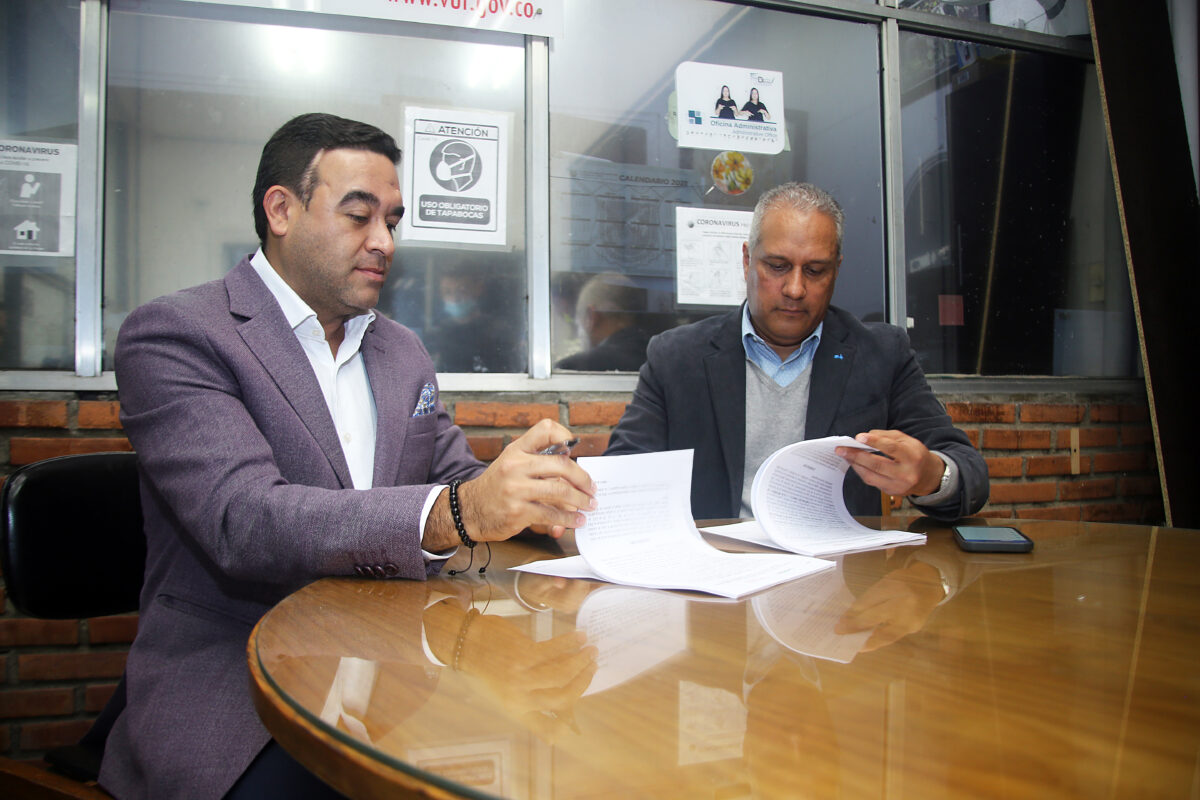 Comfenalco Antioquia y Comfamiliar Camacol firmaron su acuerdo de fusión