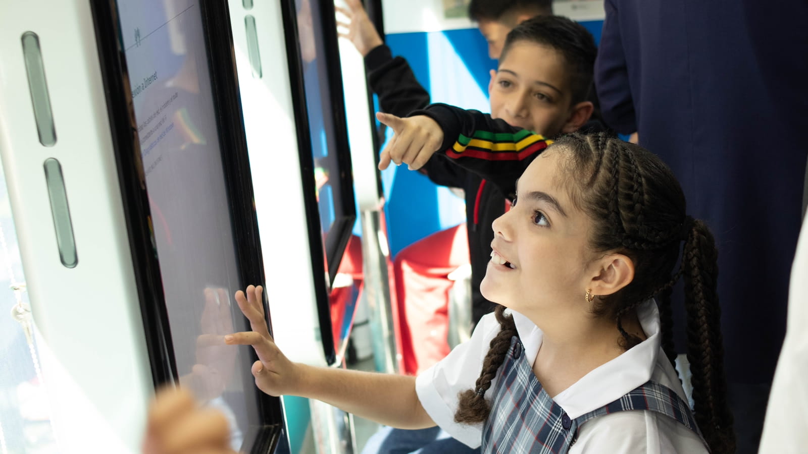 Medellín tiene su primera aula móvil Ser + STEM
