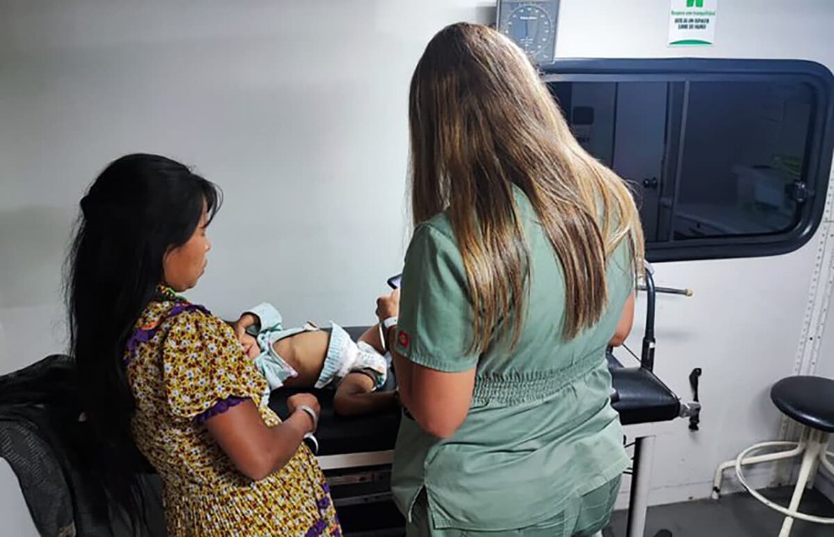 Alcaldía de Medellín logró que dos familias indígenas permitieran la atención en salud de sus hijos