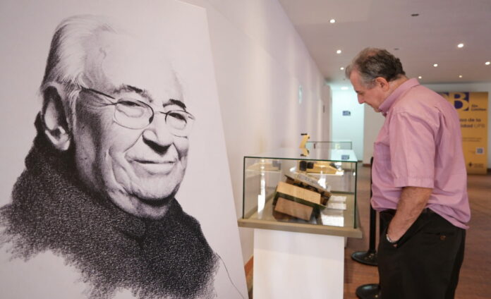 LA UPB celebra el natalicio de Belisario Betancur con una exposición