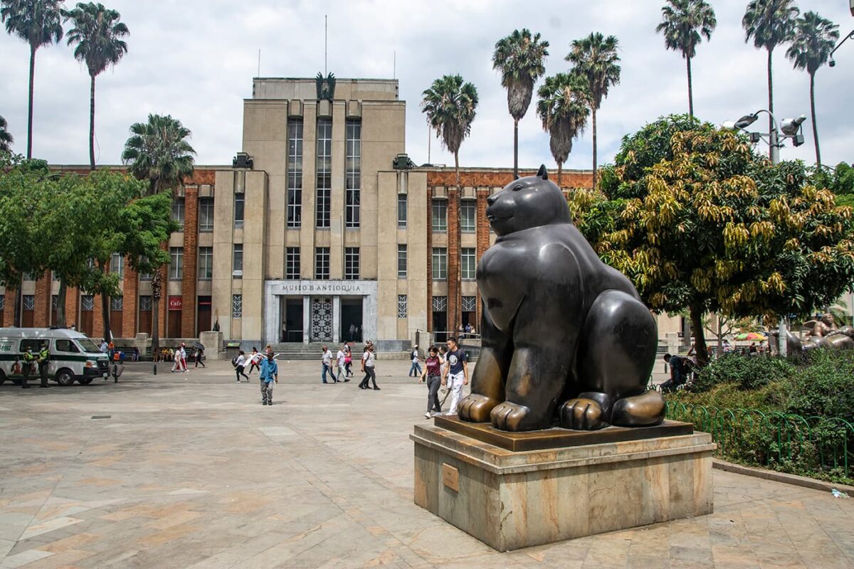 El maestro Fernando Botero no está de acuerdo con el cerramiento de la Plaza Botero en Medellín