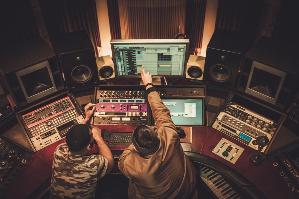 Estudiar la producción de música urbana y electrónica