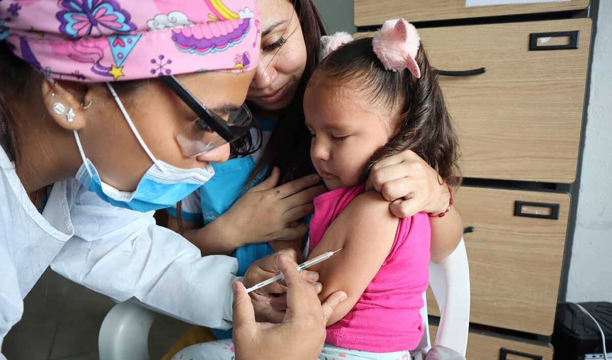 Realizan jornadas de vacunación en los Buen Comienzo y hogares comunitarios del ICBF