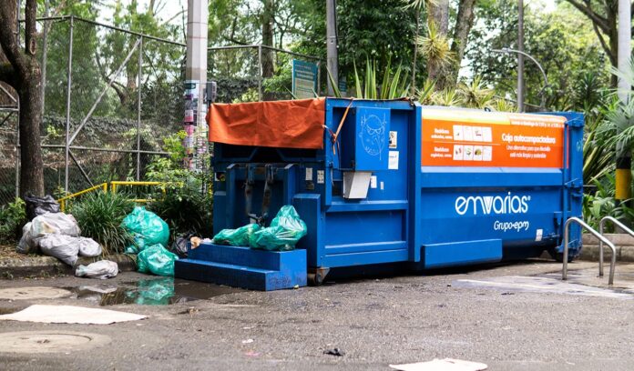 Compactadora de basura en Provenza en El Poblado