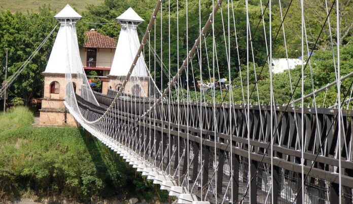 Por deterioro, cierran el puente de Occidente, en Santa Fe de Antioquia