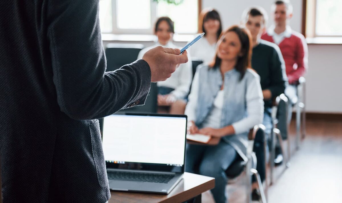 Medellín ofrece diplomados sin costo para los maestros
