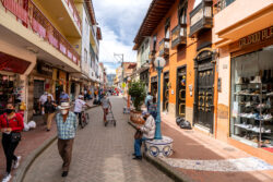 Calle de la Cerámica, vía peatonalizada en el corazón del Carmen de Viboral