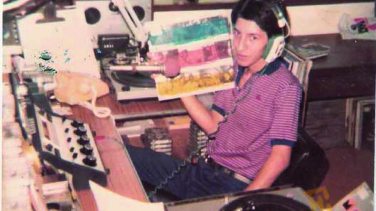Carlos Villada Duque cuando se inició en la locución, en Radio Disco ZH, en el año 1983.
