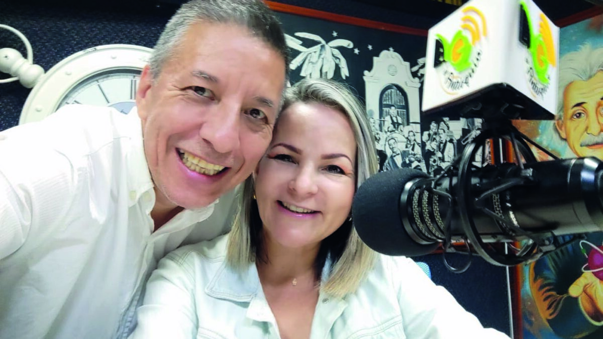 Carlos Villada y La Chiqui presentarán juntos el nuevo programa radial de La Voz Antioquia.