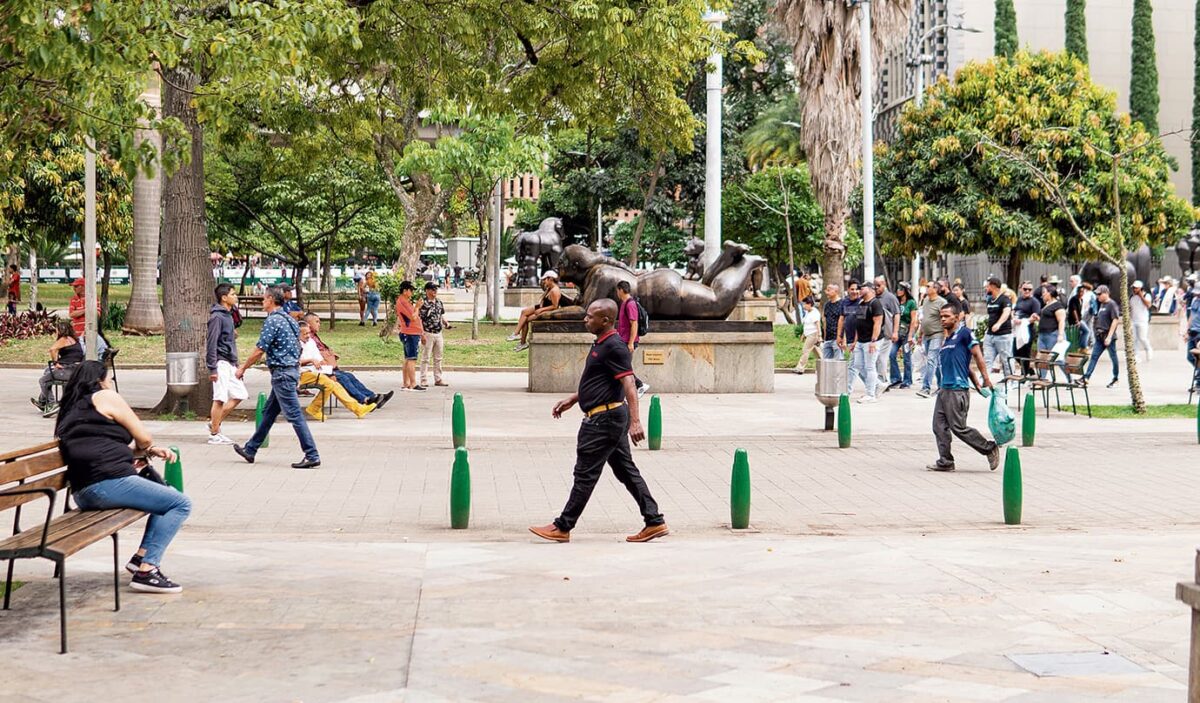 La Plaza Botero es uno de los sitios más visitados por los turistas en Medellín, y hace parte del recorrido Walking Tour Centro Enamora. El abordaje es en el parque de Las Luces, de lunes a viernes, a las 10:20 de la mañana.