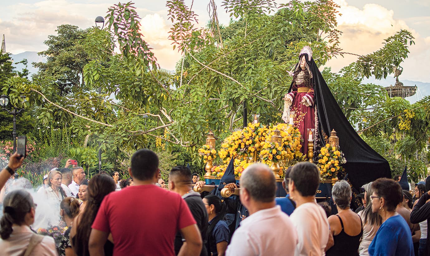 Feligreses de la Divina Eucaristía están viviendo una Pascua agridulce.