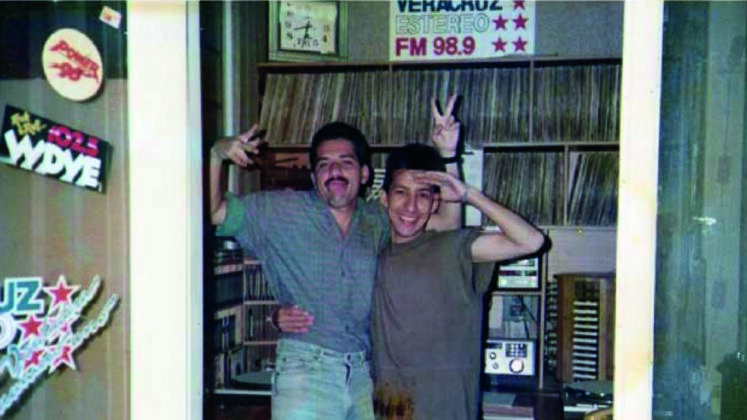 Carlos Villada junto a uno de sus amigos de la radio, Mauricio Pérez.