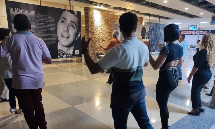 Clases gratuitas de tango en el aeropuerto Olaya Herrera
