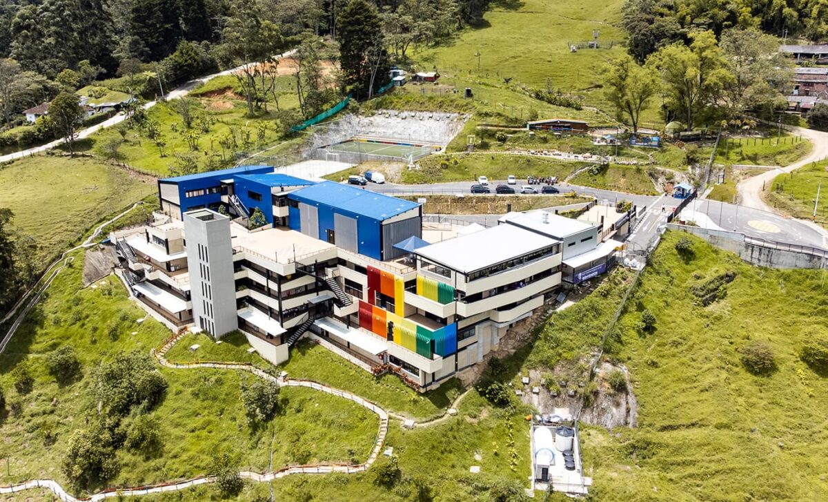 El Colegio Palermo celebra 80 años entre las montañas y hacia el futuro