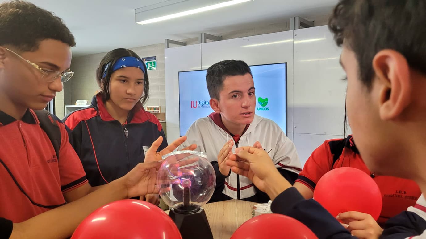 Mineducación se comprometió con ampliar la base presupuestal para la IUDigital de Antioquia